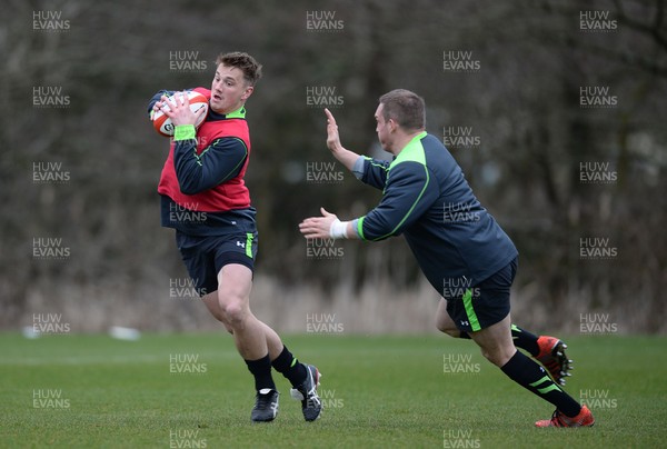 090315 - Wales Rugby Training -Jonathan Davies during training