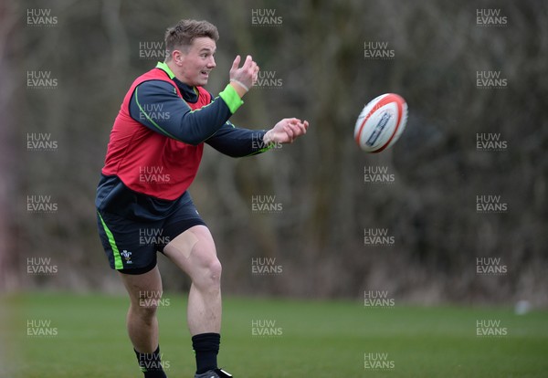 090315 - Wales Rugby Training -Jonathan Davies during training