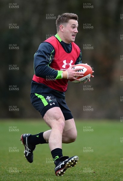 090315 - Wales Rugby Training -Jonathan Davies during training