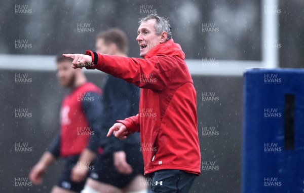 090318 - Wales Rugby Training - Rob Howley during training