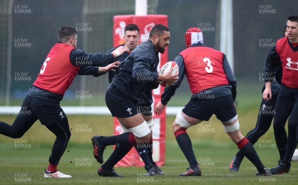 090318 - Wales Rugby Training - Taulupe Faletau during training
