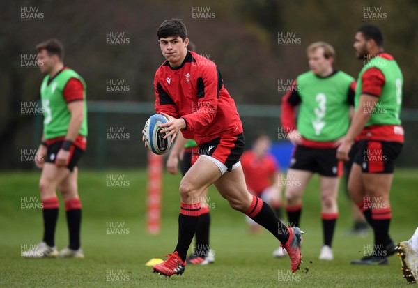 090321 - Wales Rugby Training - Louis Rees-Zammit during training