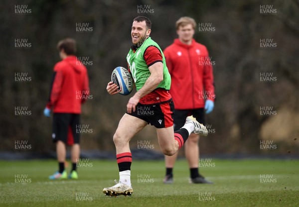 090321 - Wales Rugby Training - Gareth Davies during training