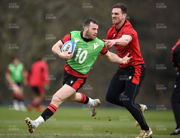 090321 - Wales Rugby Training - Gareth Davies during training