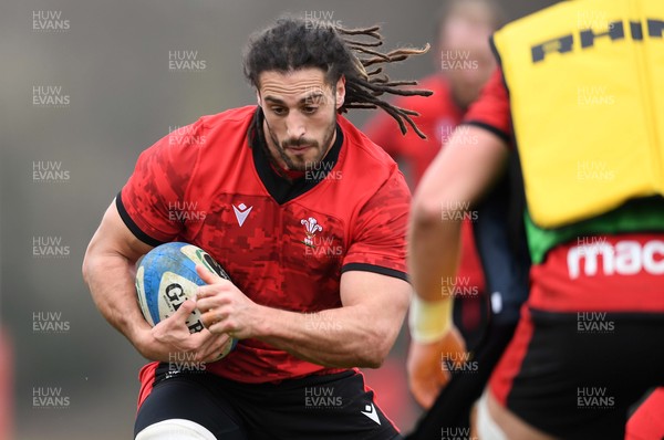 090321 - Wales Rugby Training - Josh Navidi during training