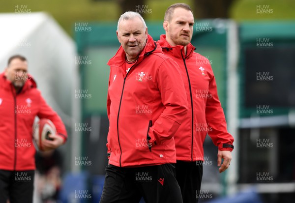 090322 - Wales Rugby Training - Wayne Pivac and Gethin Jenkins during training