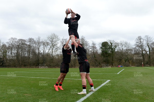 090322 - Wales Rugby Training - Seb Davies, Josh Navidi and Gareth Thomas during training