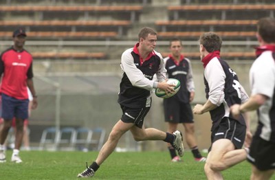 090601 - Wales Rugby Training - Adrian Durston sets up the ball during training