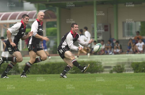 090601 - Wales Rugby Training - Gareth Cooper passes watched by Andy Lloyd and Nathan Budgett