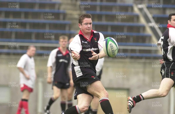 090601 - Wales Rugby Training - Shane Williams in full flight in training
