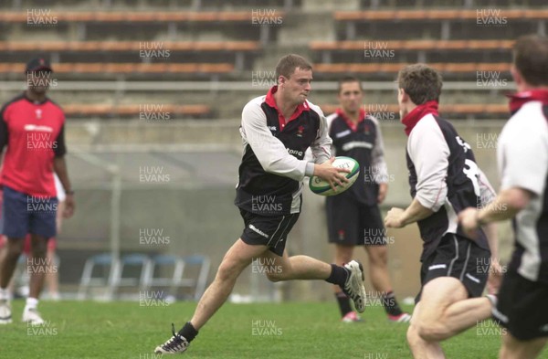 090601 - Wales Rugby Training - Adrian Durston sets up the ball during training