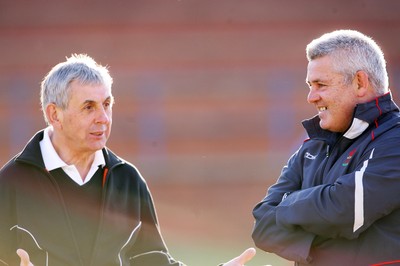 09.06.08 Wales rugby in South Africa... Warren Gatland chats with Ian McGeechan during training in Pretoria.  