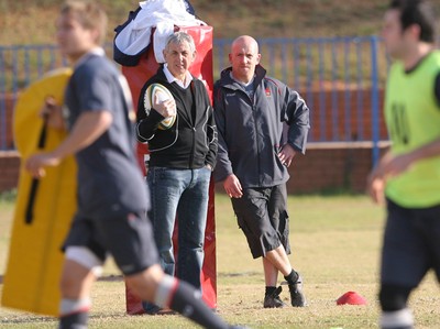 09.06.08 Wales rugby in South Africa... Shaun Edwards  with Ian McGeechan during training in Pretoria.  