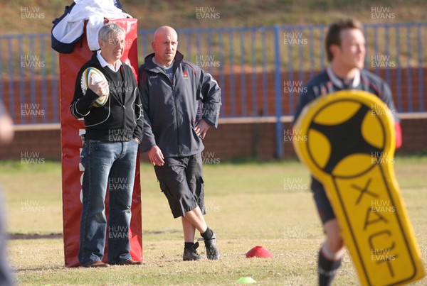 09.06.08 Wales rugby in South Africa... Shaun Edwards  with Ian McGeechan during training in Pretoria.  