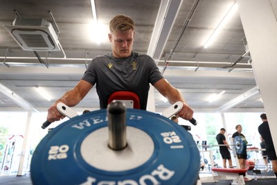 090625 - Wales Rugby Gym Session - Taine Plumtree during training