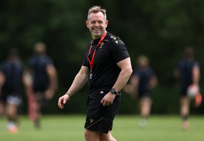 090625 - Wales Rugby Training - Danny Wilson, Forwards Coach during training