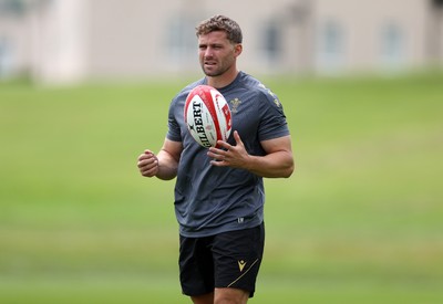 090625 - Wales Rugby Training - Leigh Halfpenny, Skills Coach during training