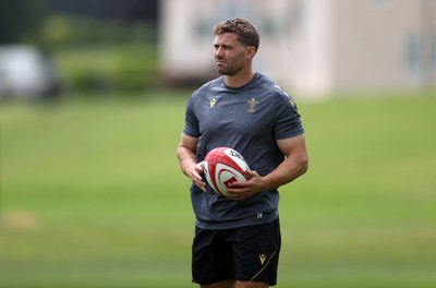 090625 - Wales Rugby Training - Leigh Halfpenny, Skills Coach during training
