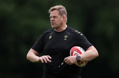 090625 - Wales Rugby Training - T Rhys Thomas, Assistant Forwards Coach during training