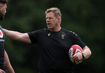 090625 - Wales Rugby Training - T Rhys Thomas, Assistant Forwards Coach during training