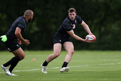 090625 - Wales Rugby Training - James Ratti during training