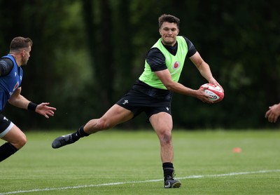 090625 - Wales Rugby Training - Teddy Williams during training