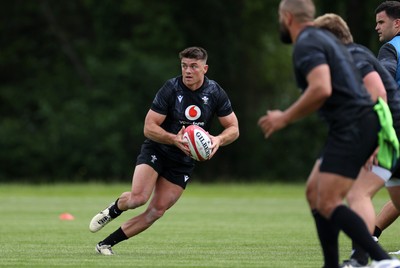 090625 - Wales Rugby Training - Reuben Morgan-Williams during training