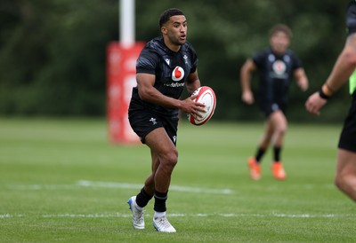 090625 - Wales Rugby Training - Keelan Giles during training