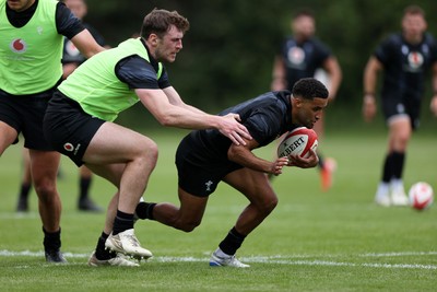 090625 - Wales Rugby Training - Keelan Giles during training