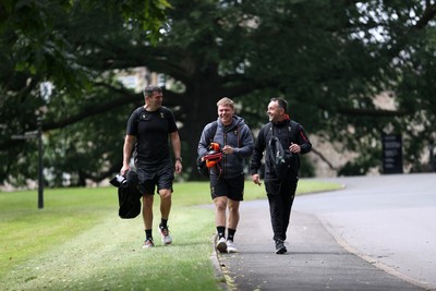 090625 - Wales Rugby Training - Marc Kinnaird, Performance Analysis, Sam Costelow and Matt Sherratt, Head Coach