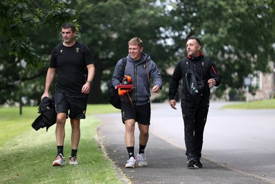 090625 - Wales Rugby Training - Marc Kinnaird, Performance Analysis, Sam Costelow and Matt Sherratt, Head Coach