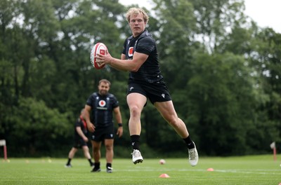 090625 - Wales Rugby Training - Blair Murray during training