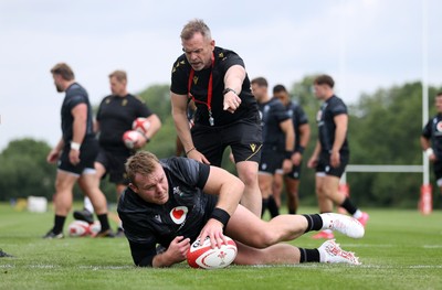 090625 - Wales Rugby Training - Dewi Lake and Danny Wilson, Coach during training