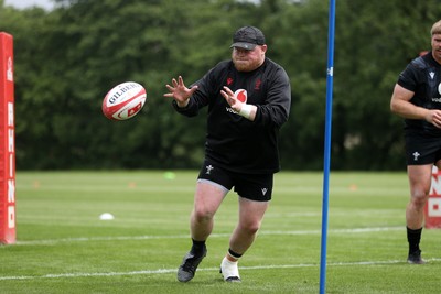 090625 - Wales Rugby Training - Keiron Assiratti during training