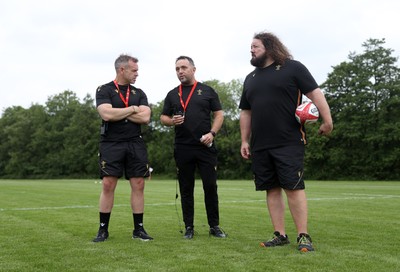 090625 - Wales Rugby Training - Danny Wilson, Forwards Coach, Matt Sherratt, Head Coach and Adam Jones, Scrum Coach during training
