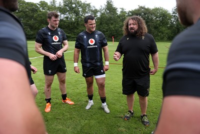 090625 - Wales Rugby Training - James Ratti, Chris Coleman and Adam Jones, Scrum Coach during training
