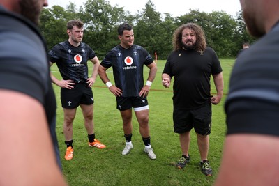090625 - Wales Rugby Training - James Ratti, Chris Coleman and Adam Jones, Scrum Coach during training