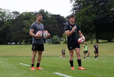 090625 - Wales Rugby Training - Leigh Halfpenny, Skills Coach and Dan Edwards during training