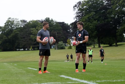 090625 - Wales Rugby Training - Leigh Halfpenny, Skills Coach and Dan Edwards during training