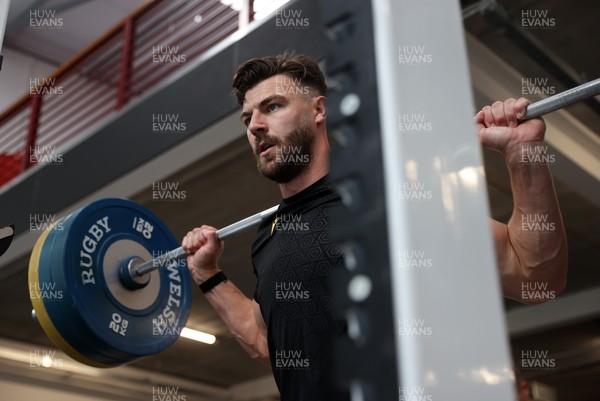090625 - Wales Rugby Gym Session - Johnny Williams during training