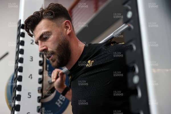 090625 - Wales Rugby Gym Session - Johnny Williams during training