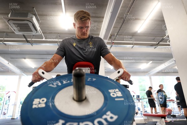 090625 - Wales Rugby Gym Session - Taine Plumtree during training