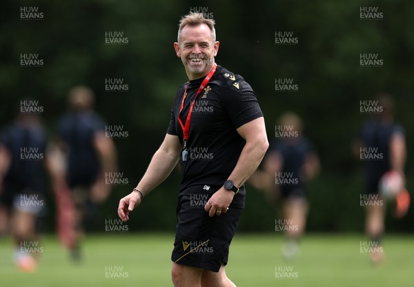 090625 - Wales Rugby Training - Danny Wilson, Forwards Coach during training