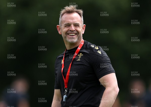 090625 - Wales Rugby Training - Danny Wilson, Forwards Coach during training