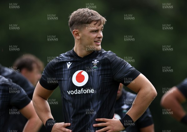 090625 - Wales Rugby Training - Alex Mann during training