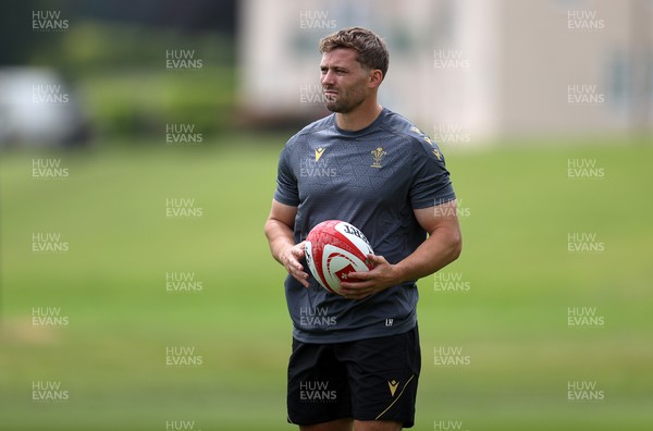 090625 - Wales Rugby Training - Leigh Halfpenny, Skills Coach during training