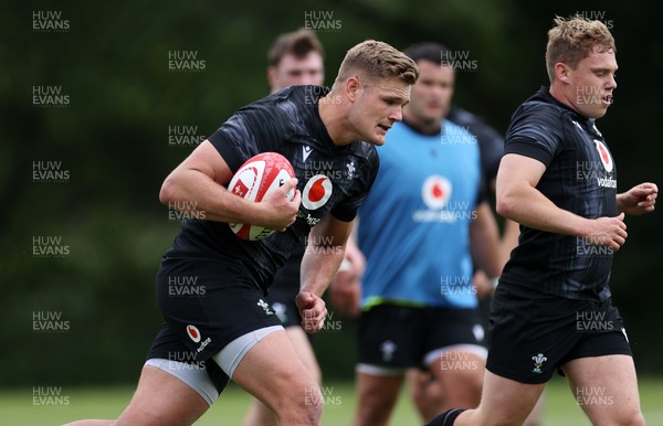 090625 - Wales Rugby Training - Taine Plumtree during training