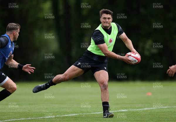 090625 - Wales Rugby Training - Teddy Williams during training