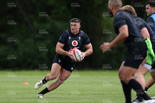 090625 - Wales Rugby Training - Reuben Morgan-Williams during training