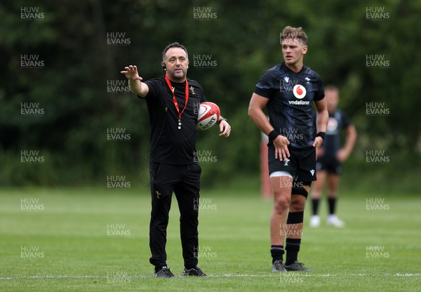 090625 - Wales Rugby Training - Matt Sherratt, Head Coach and Alex Mann during training